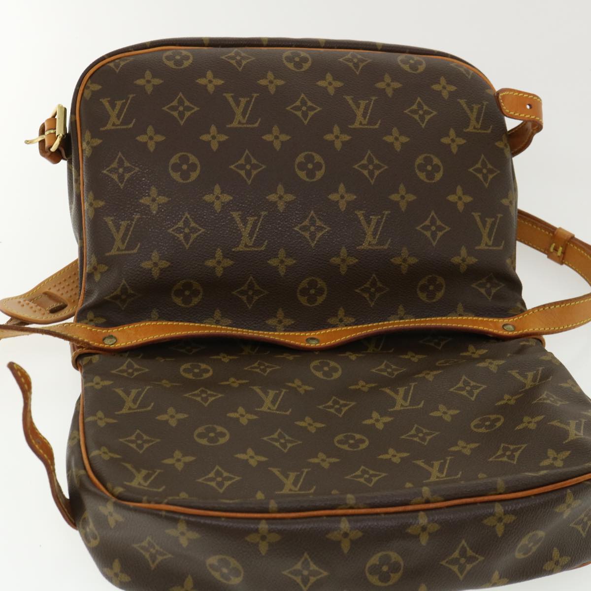 LOUIS VUITTON Monogram Saumur 30 Shoulder Bag M42256 LV Auth 32827