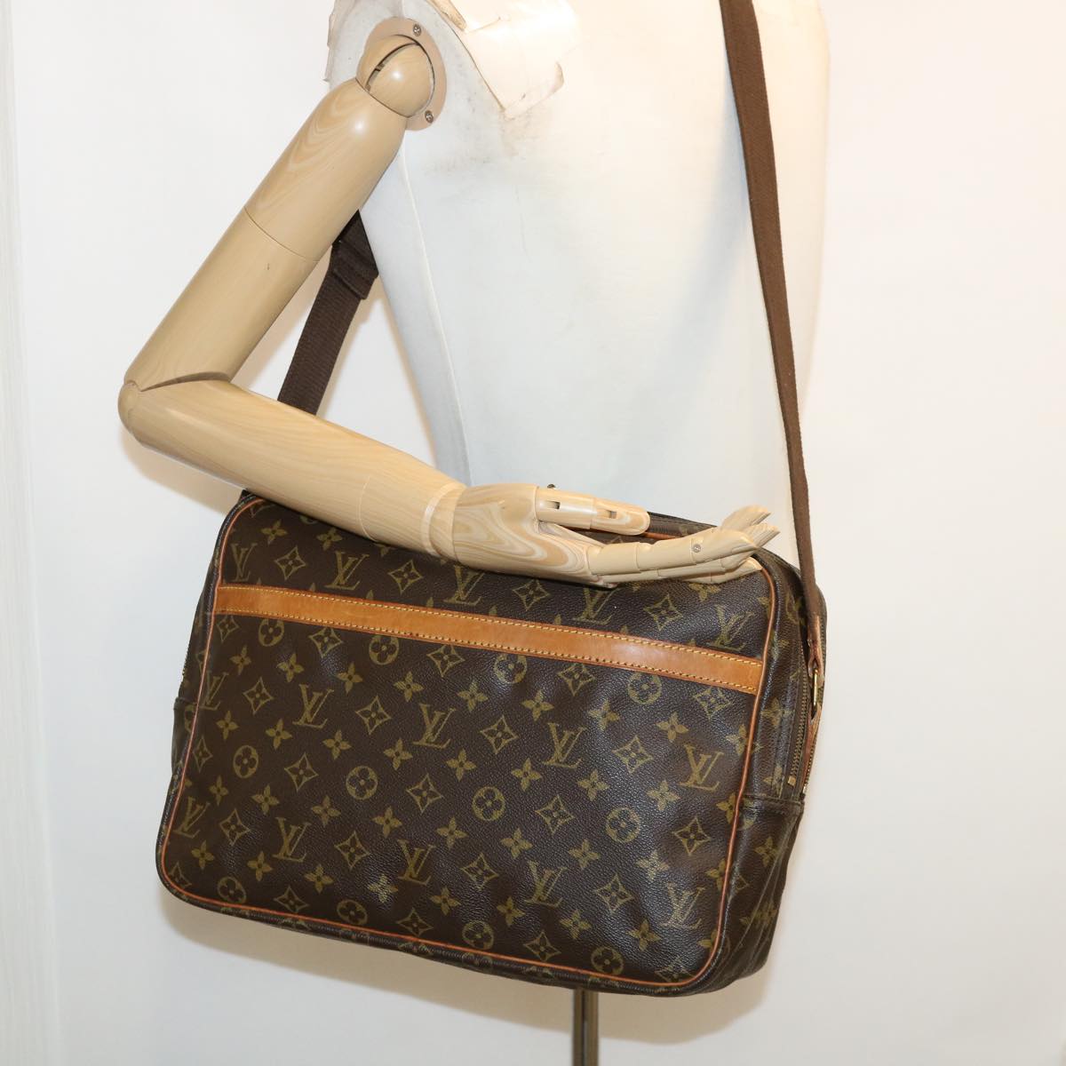 LOUIS VUITTON Monogram Reporter GM Shoulder Bag M45252 LV Auth 32975