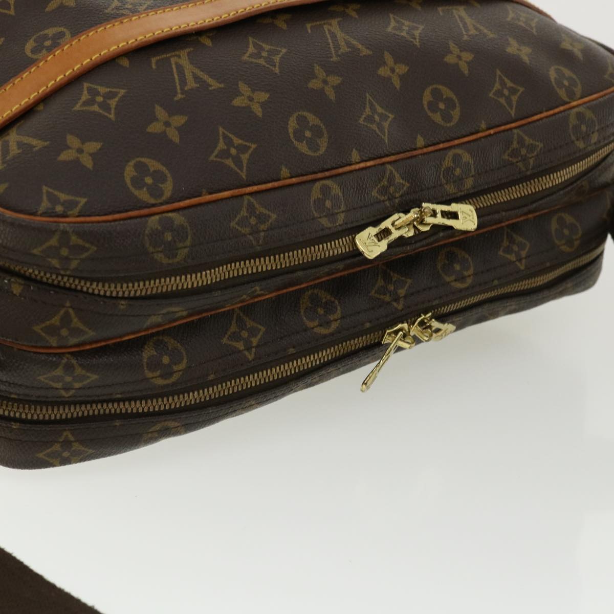 LOUIS VUITTON Monogram Reporter GM Shoulder Bag M45252 LV Auth 32975