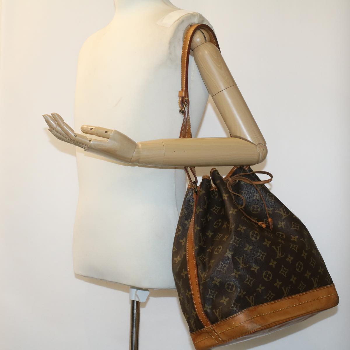 LOUIS VUITTON Monogram Noe Shoulder Bag M42224 LV Auth 33005