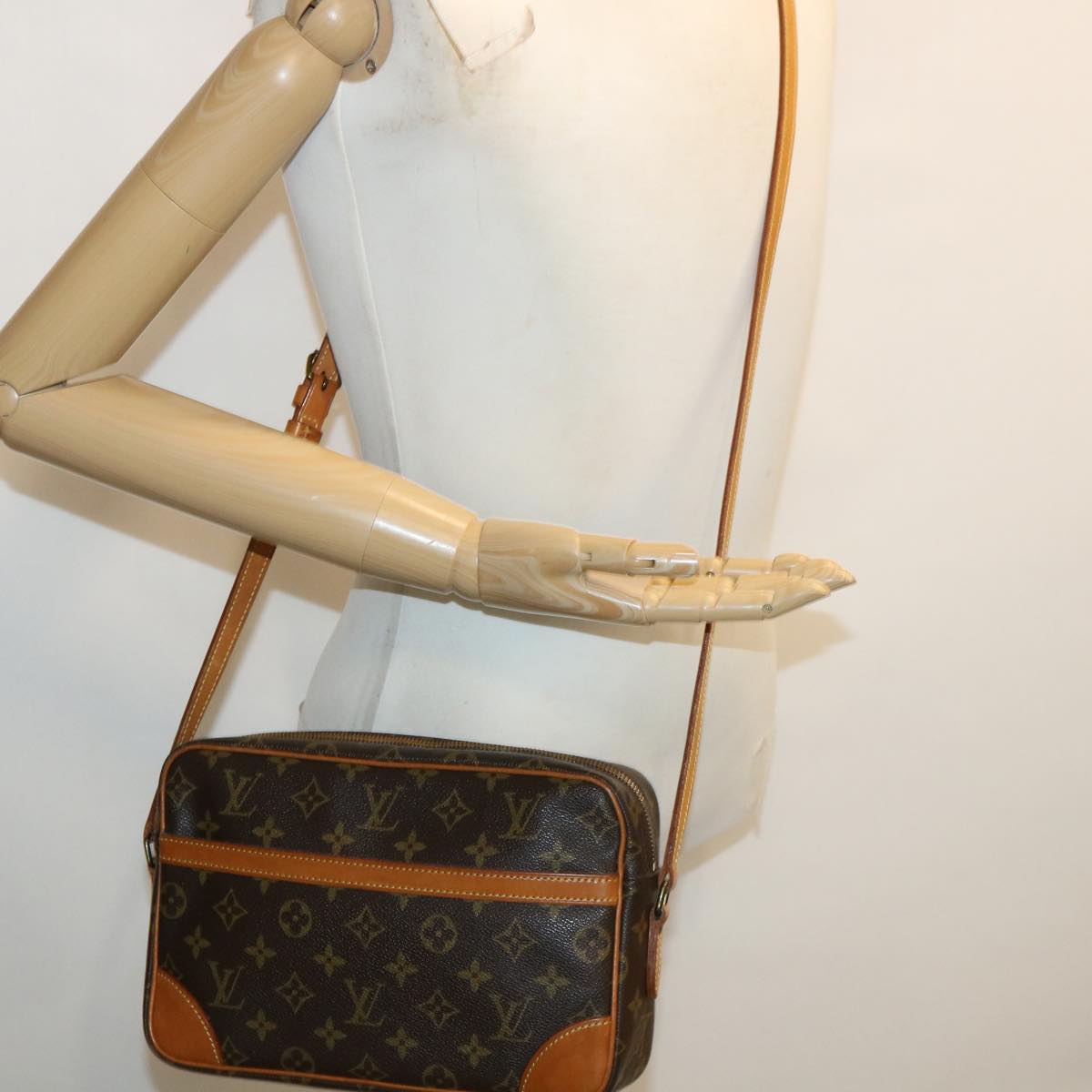 LOUIS VUITTON Monogram Trocadero 27 Shoulder Bag M51274 LV Auth 33019