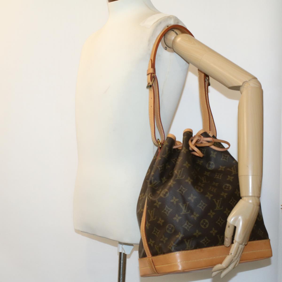 LOUIS VUITTON Monogram Noe Shoulder Bag M42224 LV Auth 33553