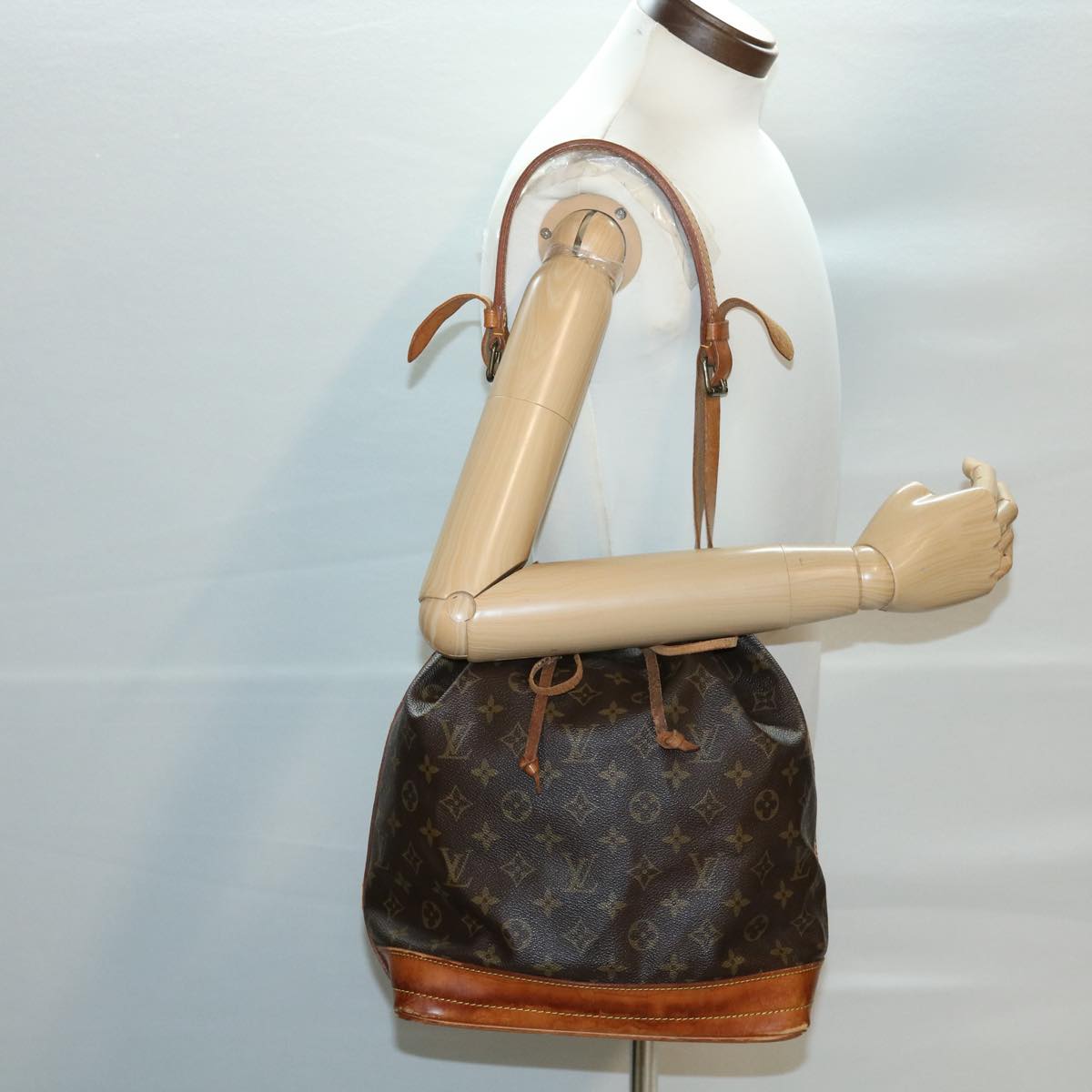 LOUIS VUITTON Monogram Noe Shoulder Bag M42224 LV Auth 33669