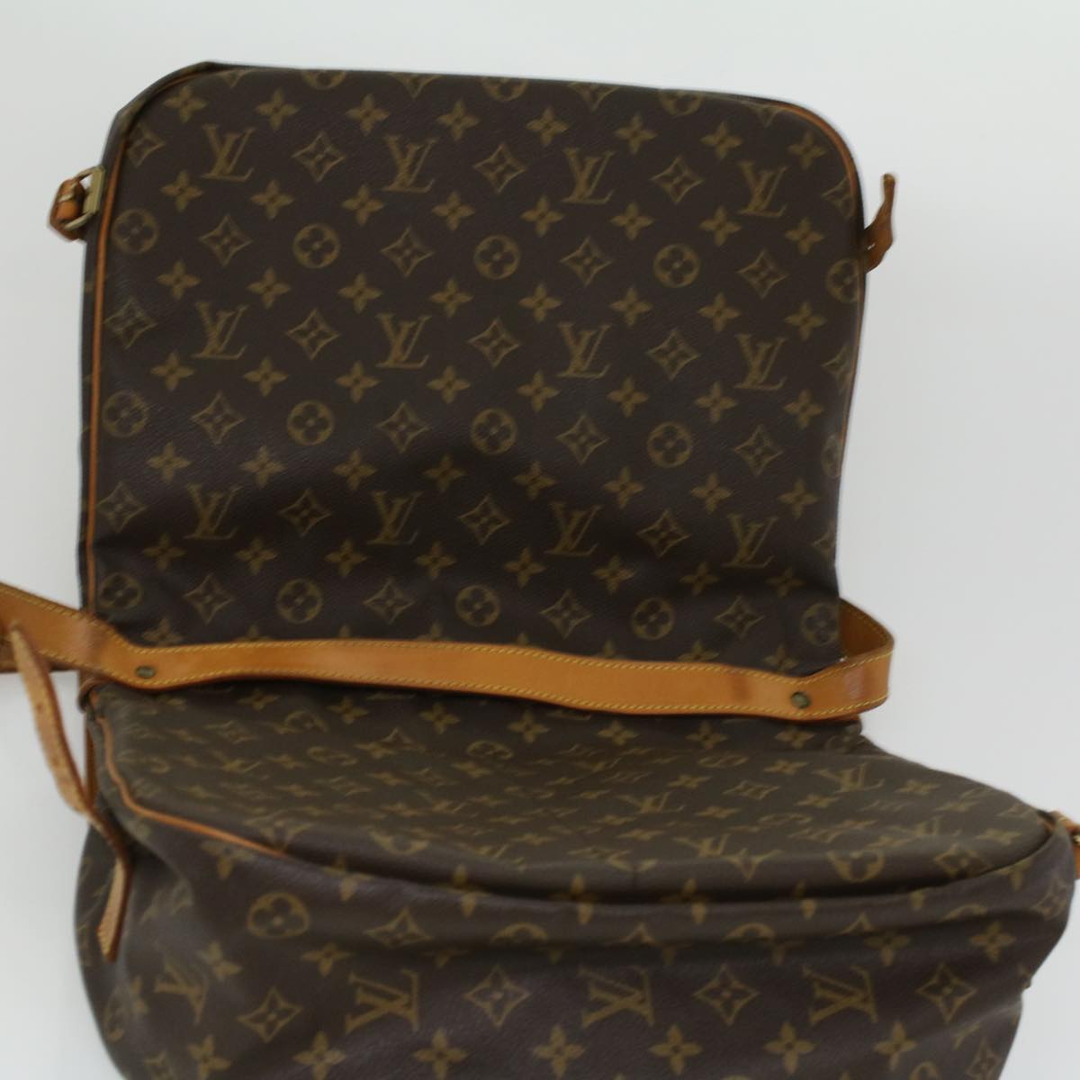 LOUIS VUITTON Monogram Saumur 35 Shoulder Bag M42254 LV Auth 33684