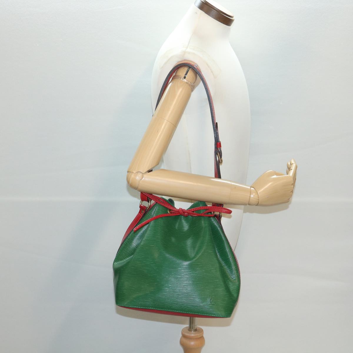 LOUIS VUITTON Epi Petit Noe Shoulder Bag Bicolor Red Green M44147 LV Auth 34139