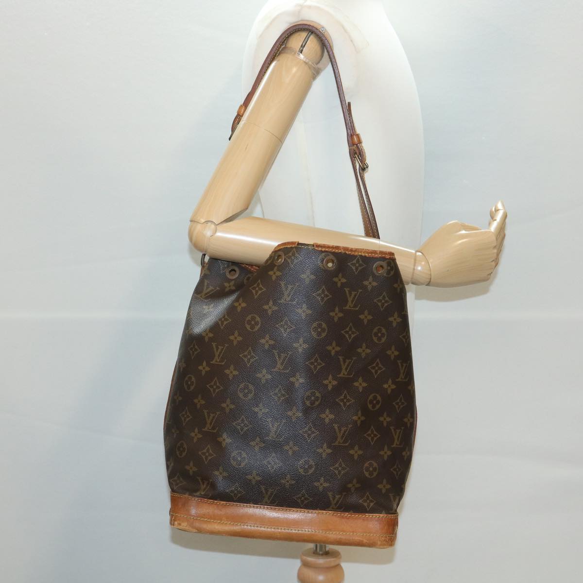 LOUIS VUITTON Monogram Noe Shoulder Bag M42224 LV Auth 34173