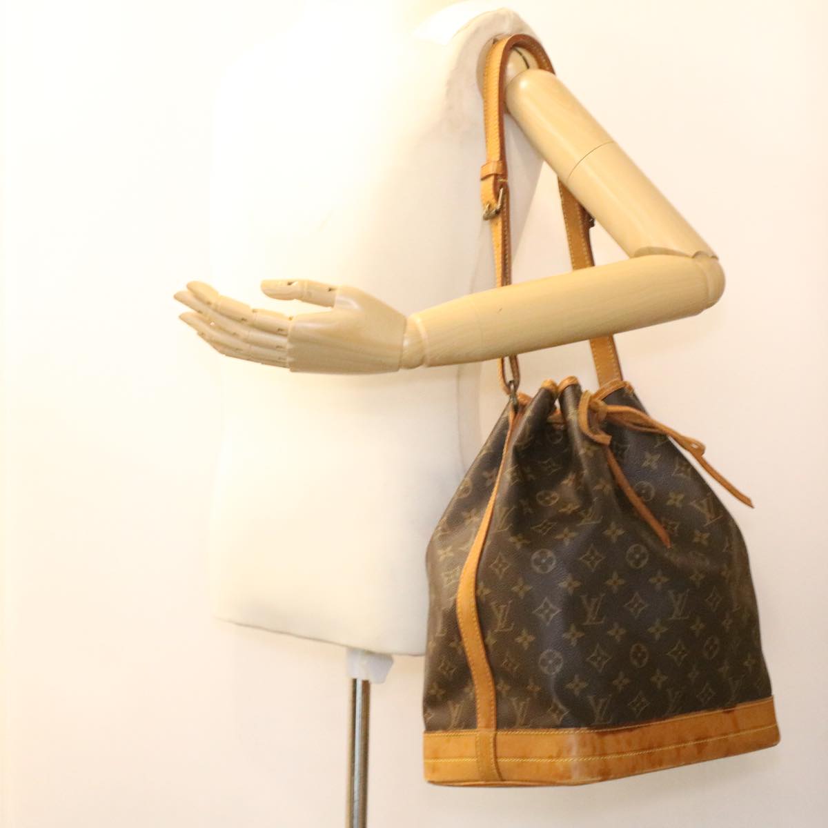 LOUIS VUITTON Monogram Noe Shoulder Bag M42224 LV Auth 34550