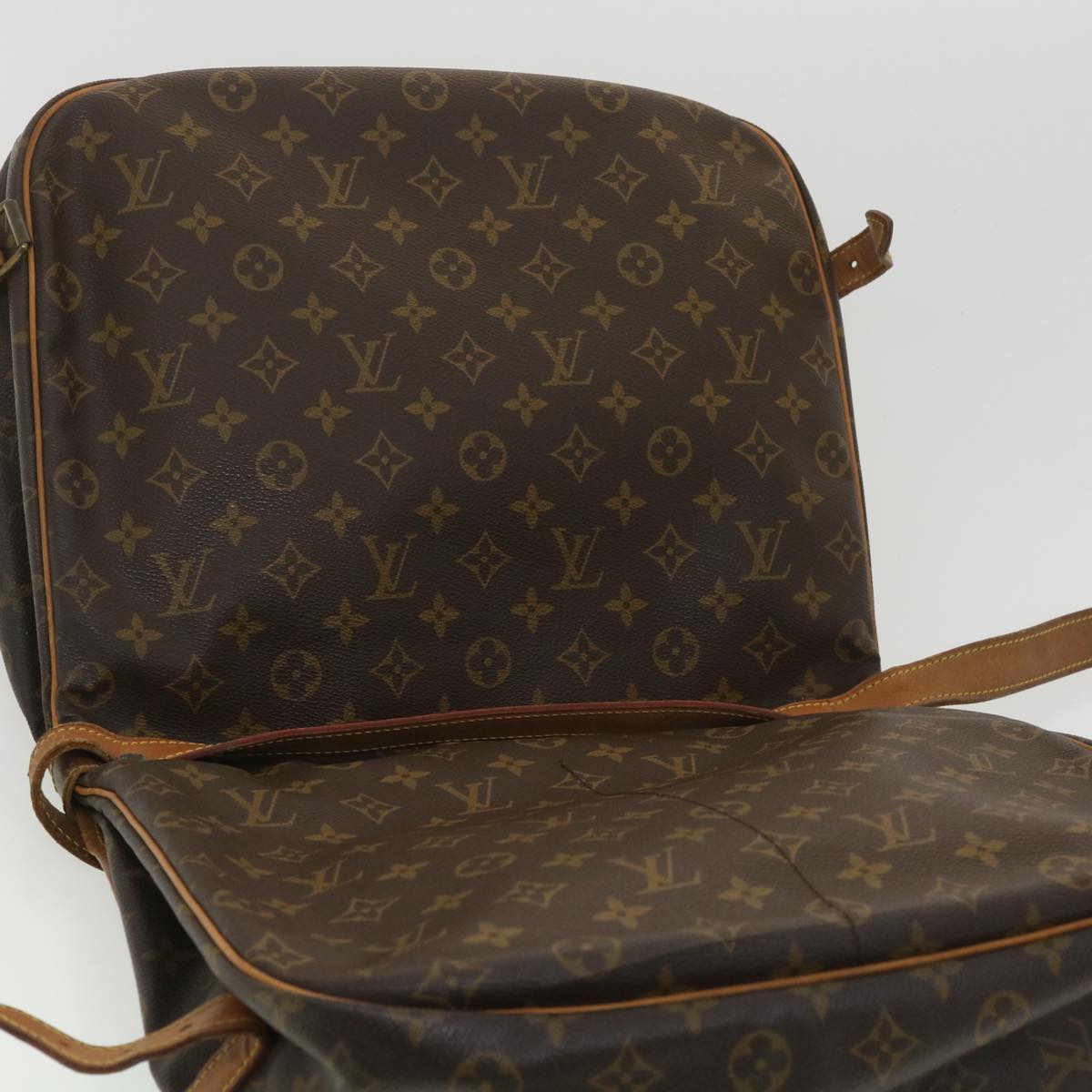 LOUIS VUITTON Monogram Saumur 35 Shoulder Bag M42254 LV Auth 34593