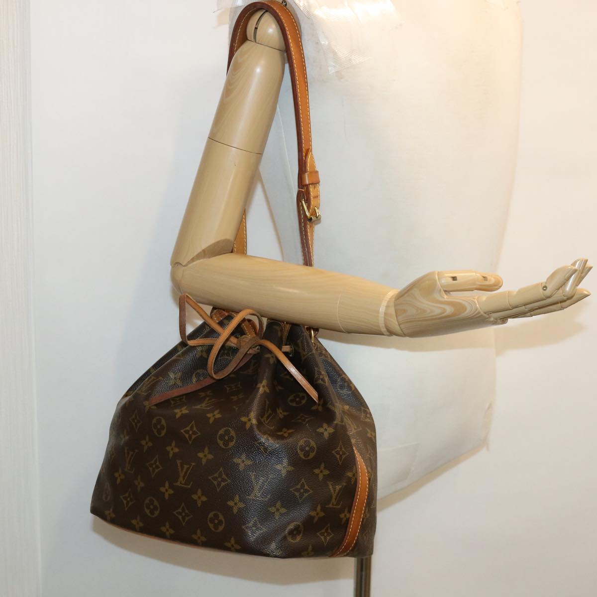 LOUIS VUITTON Monogram Petit Noe Shoulder Bag M42226 LV Auth 35410