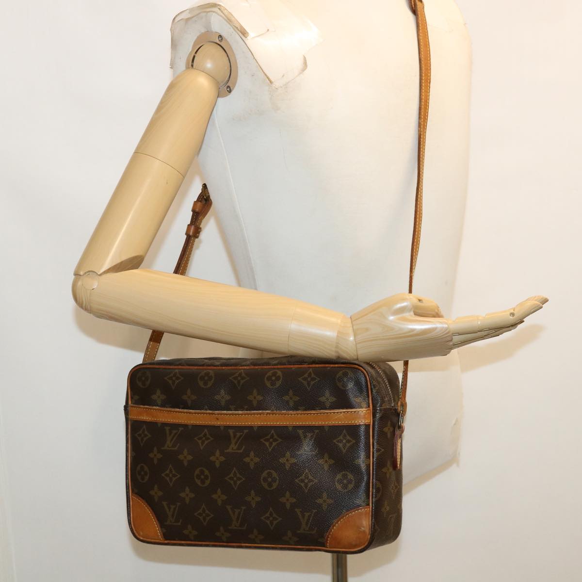 LOUIS VUITTON Monogram Trocadero 30 Shoulder Bag M51272 LV Auth 35446