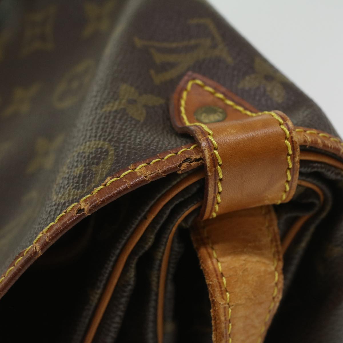 LOUIS VUITTON Monogram Saumur 35 Shoulder Bag M42254 LV Auth 35470