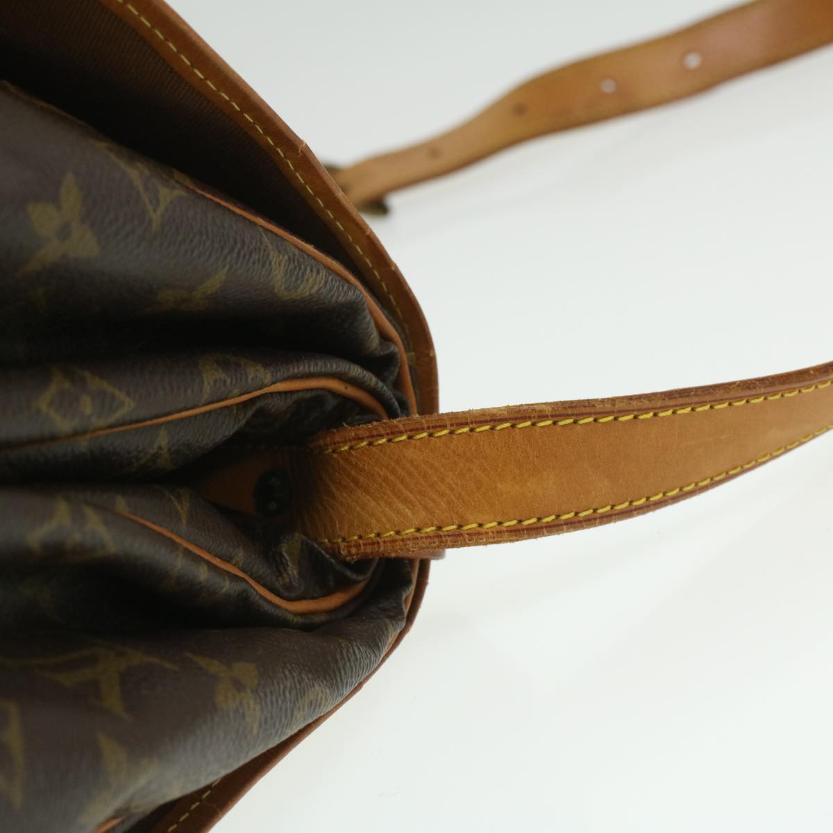 LOUIS VUITTON Monogram Saumur 35 Shoulder Bag M42254 LV Auth 35470