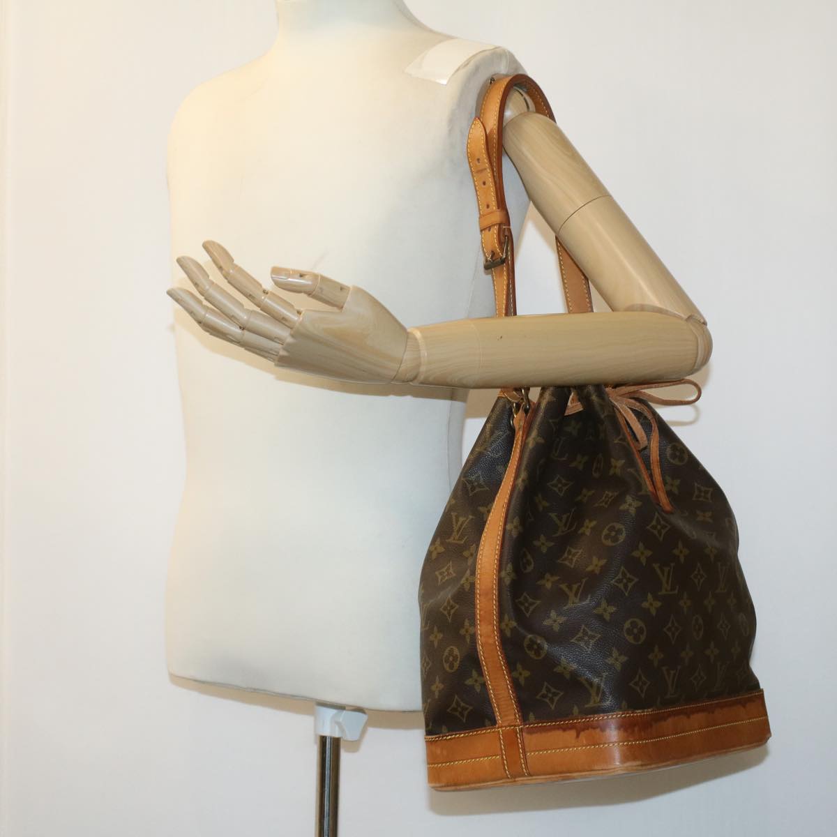 LOUIS VUITTON Monogram Noe Shoulder Bag M42224 LV Auth 35758