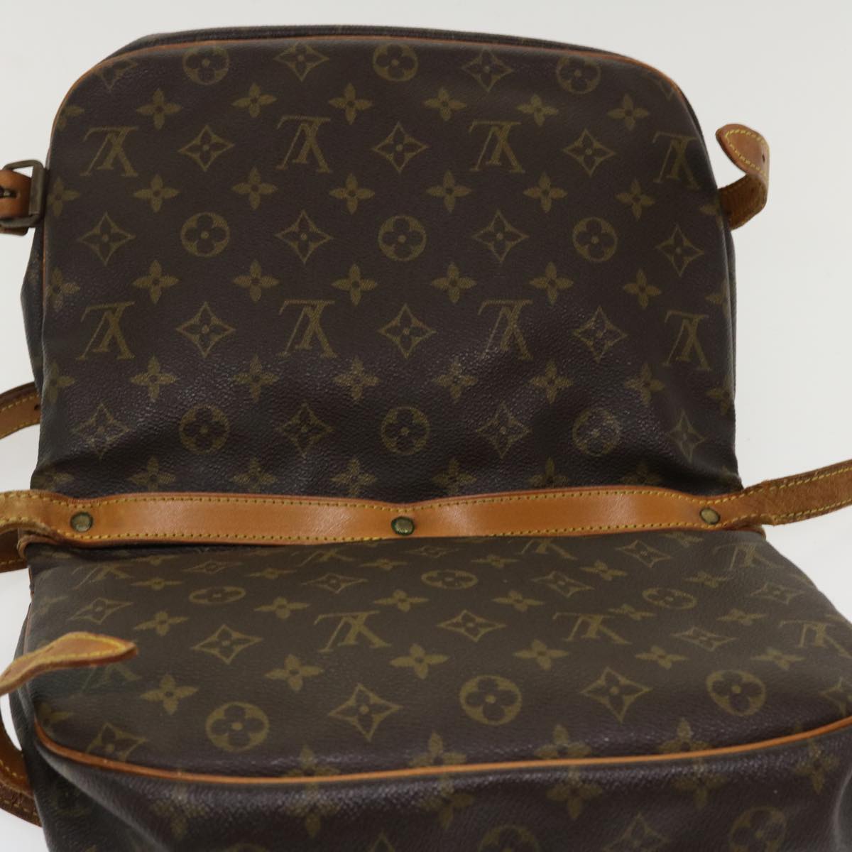 LOUIS VUITTON Monogram Saumur 30 Shoulder Bag M42256 LV Auth 35928