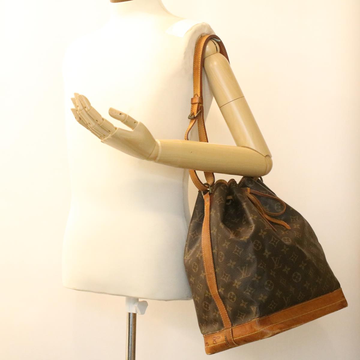 LOUIS VUITTON Monogram Noe Shoulder Bag M42224 LV Auth 35981