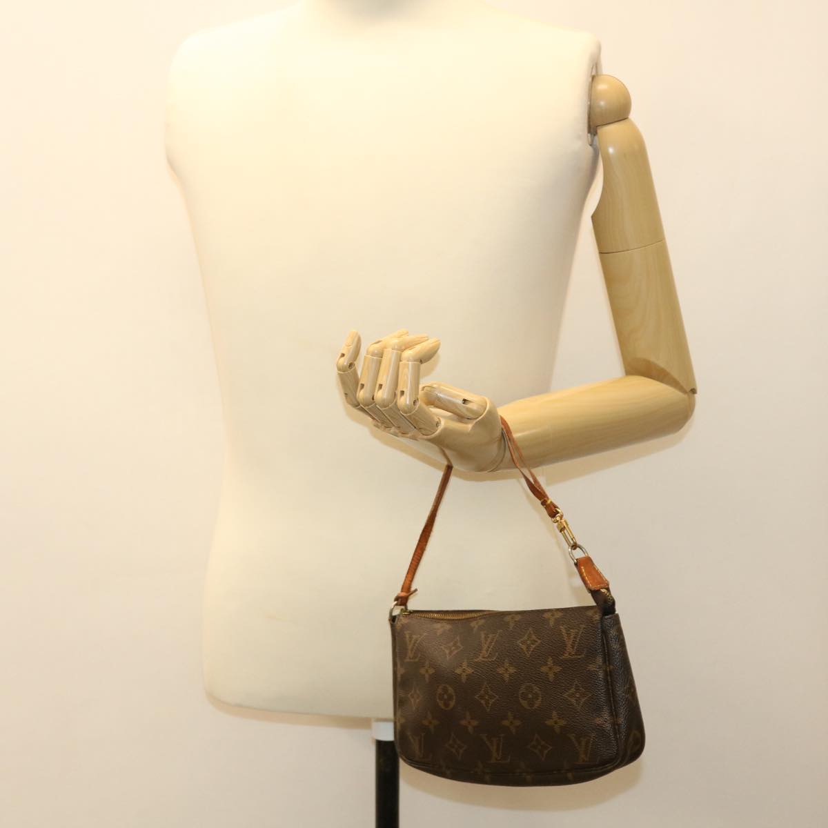 LOUIS VUITTON Monogram Pochette Accessoires Pouch M51980 LV Auth 36860