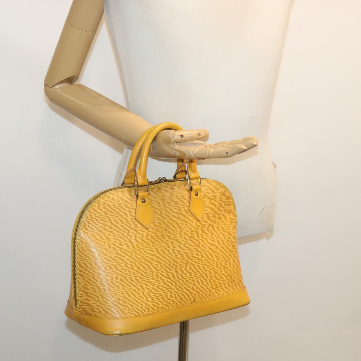 LOUIS VUITTON Epi Alma Hand Bag Tassili Yellow M52149 LV Auth 36896