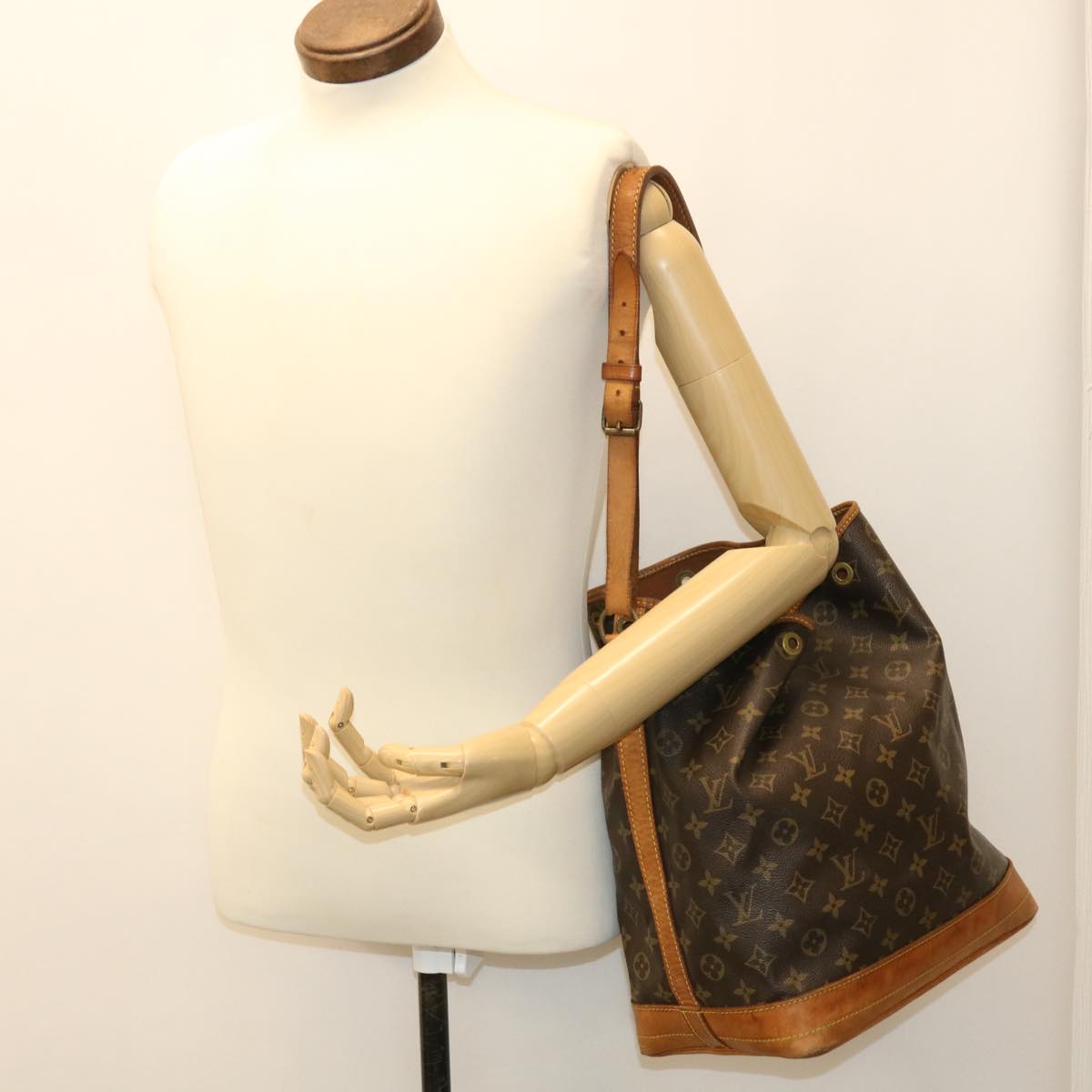 LOUIS VUITTON Monogram Noe Shoulder Bag M42224 LV Auth 37081