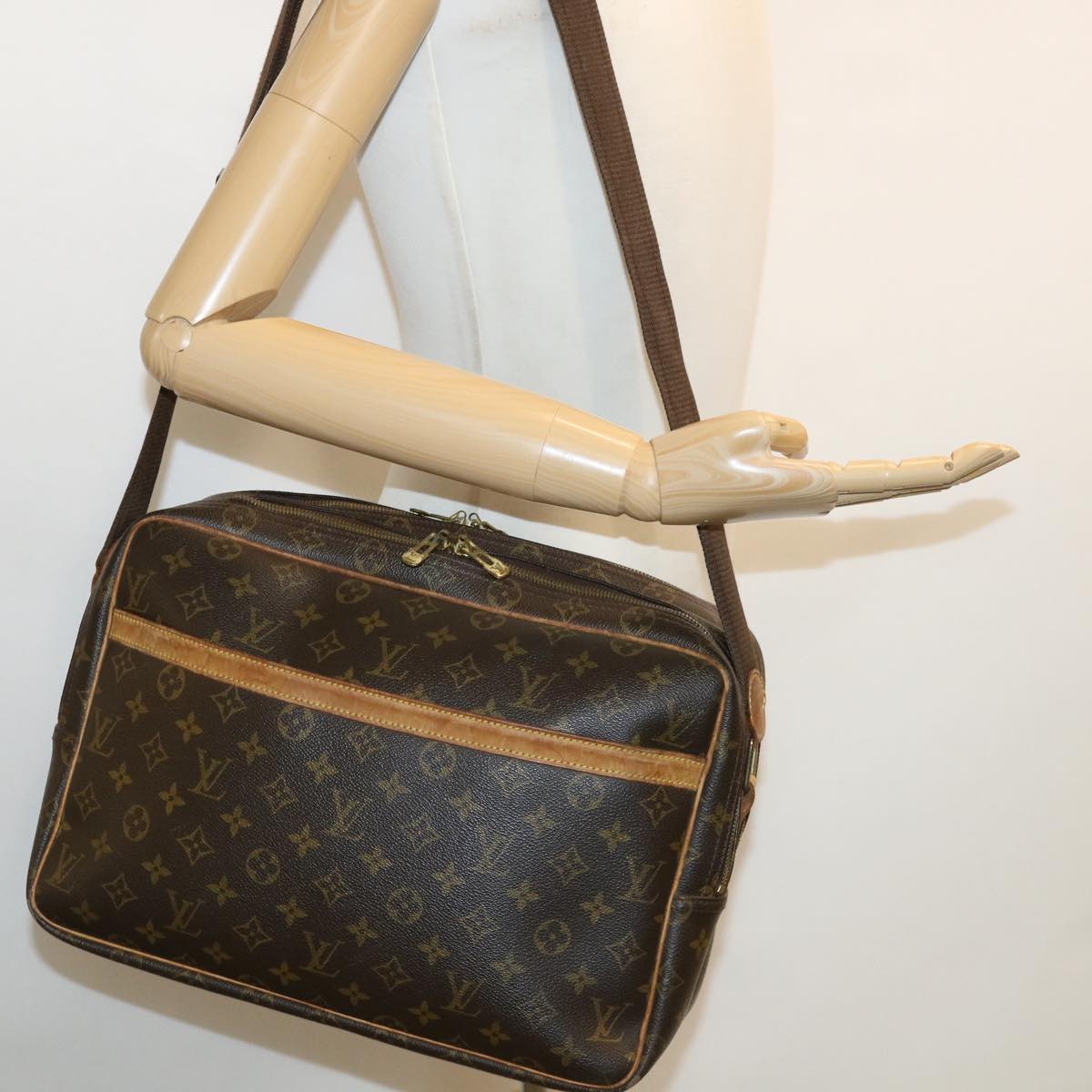 LOUIS VUITTON Monogram Reporter GM Shoulder Bag M45252 LV Auth 37086