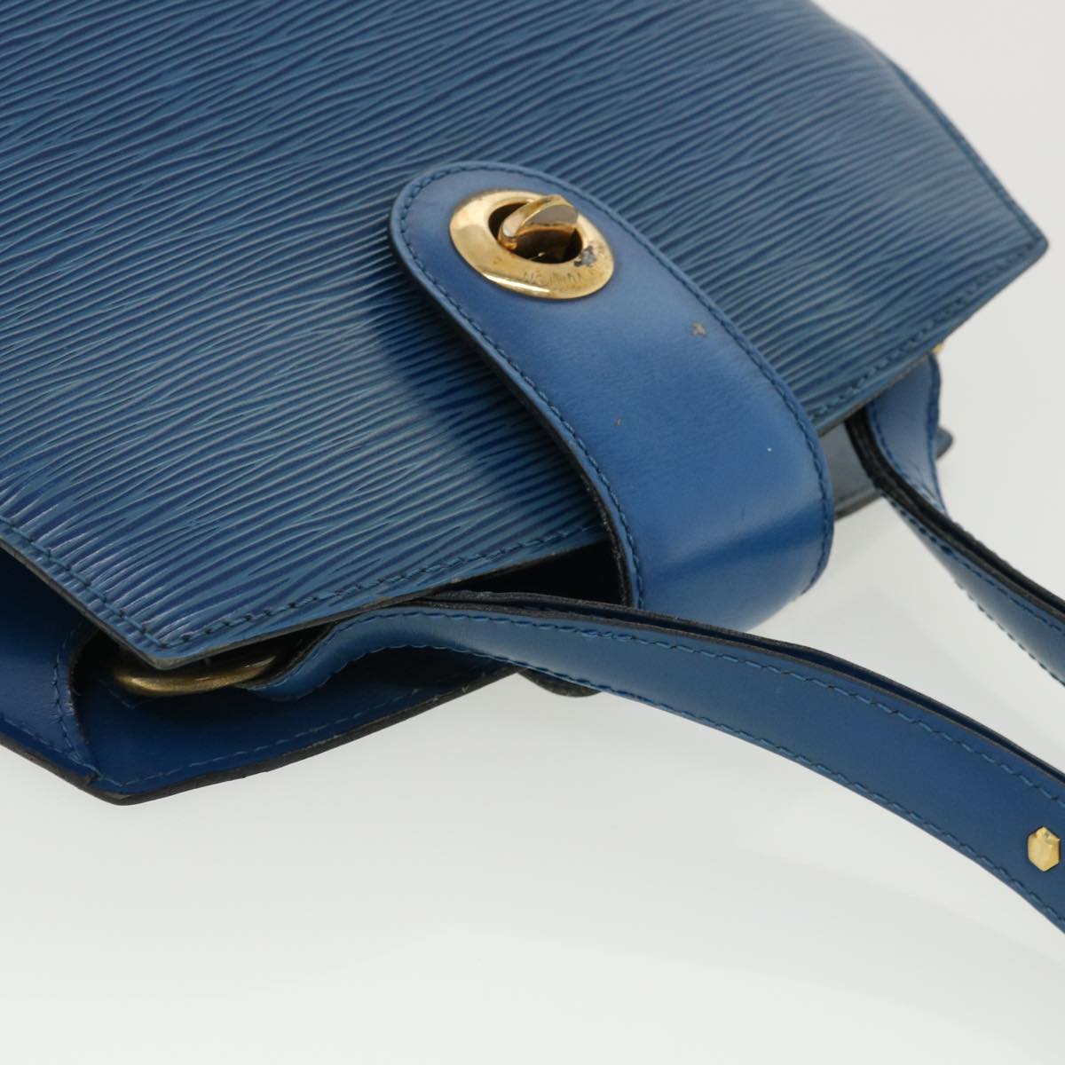 LOUIS VUITTON Epi Cluny Shoulder Bag Blue M52255 LV Auth 37090