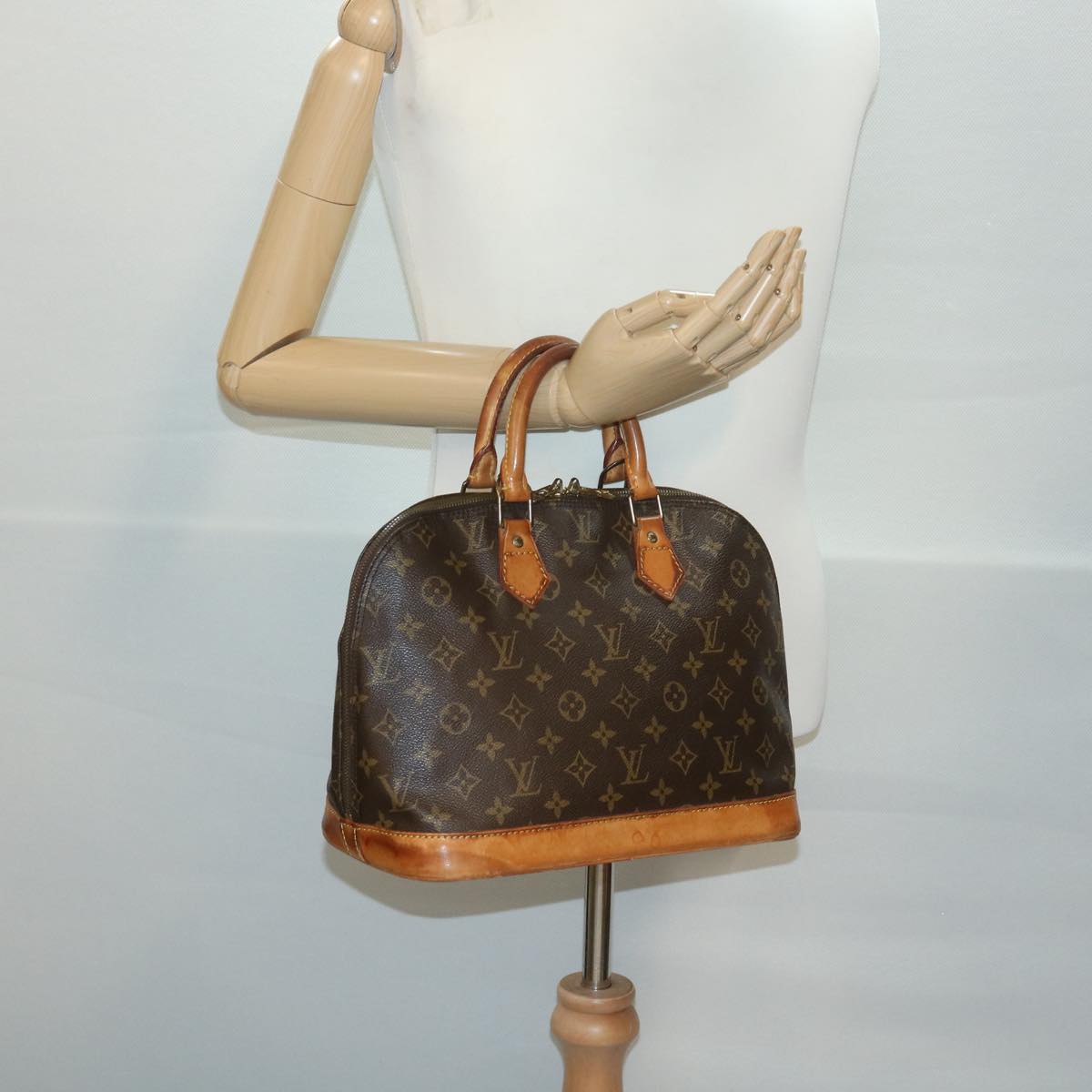 LOUIS VUITTON Monogram Alma Hand Bag M51130 LV Auth 37123