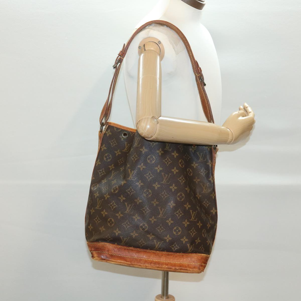 LOUIS VUITTON Monogram Noe Shoulder Bag M42224 LV Auth 37480