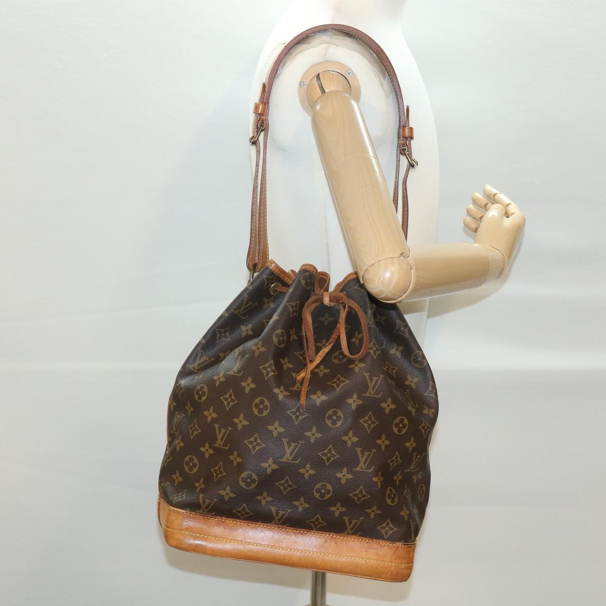 LOUIS VUITTON Monogram Noe Shoulder Bag M42224 LV Auth 37483