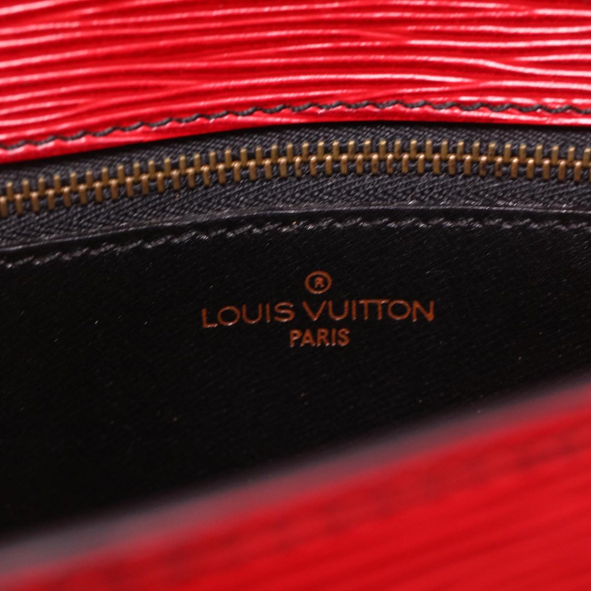 LOUIS VUITTON Epi Saint Cloud GM Shoulder Bag Red L567 LV Auth 37731