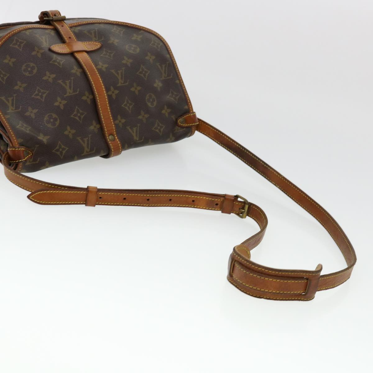 LOUIS VUITTON Monogram Saumur 30 Shoulder Bag M42256 LV Auth 37795