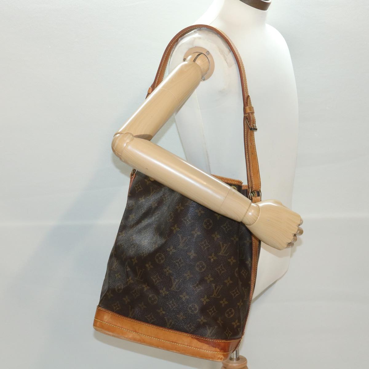 LOUIS VUITTON Monogram Noe Shoulder Bag M42224 LV Auth 38187