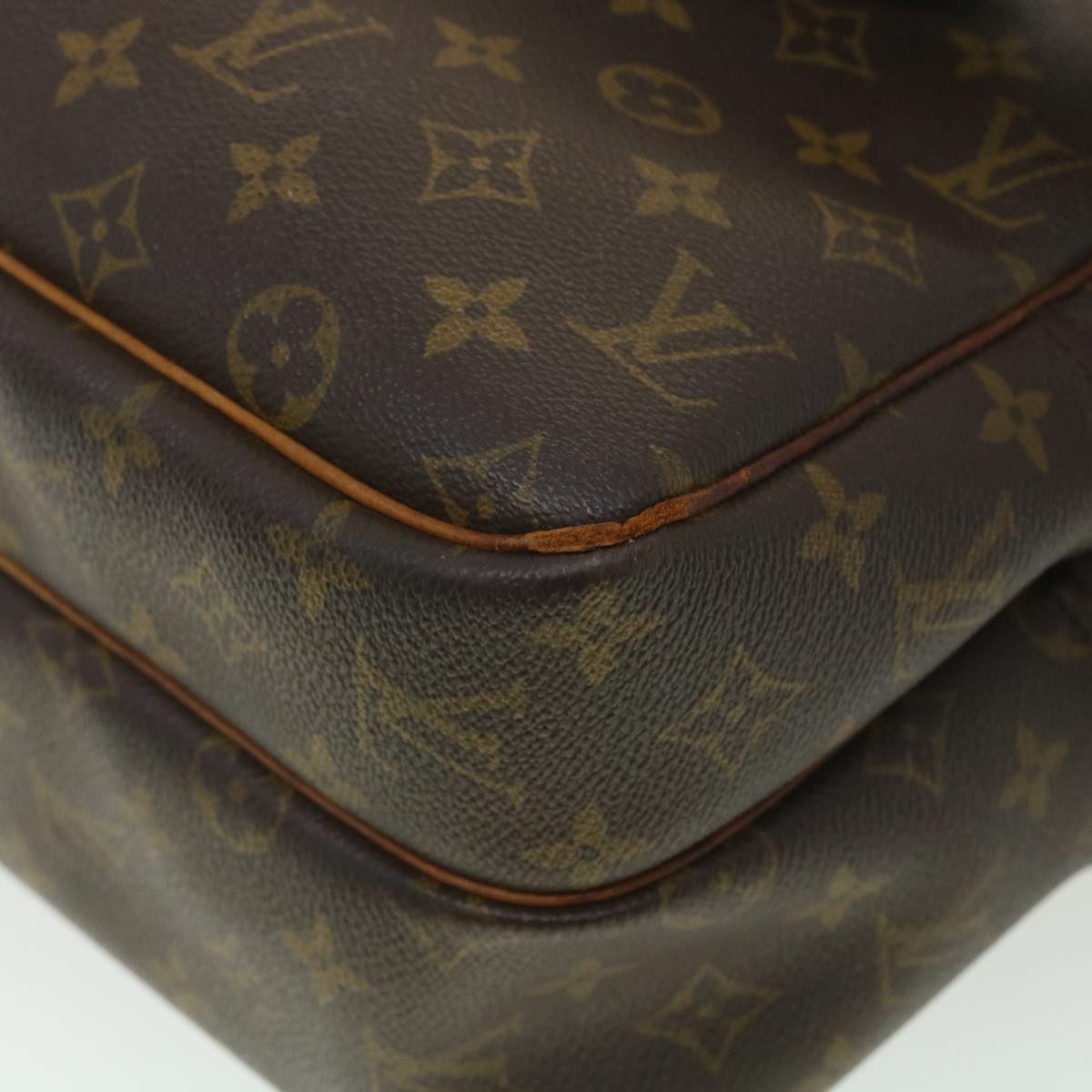 LOUIS VUITTON Monogram Reporter GM Shoulder Bag M45252 LV Auth 38208