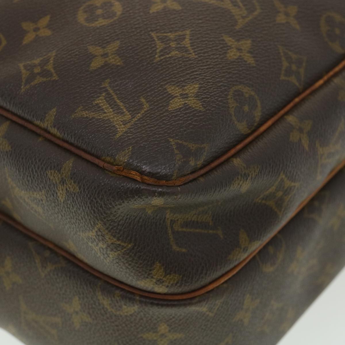 LOUIS VUITTON Monogram Reporter GM Shoulder Bag M45252 LV Auth 38208