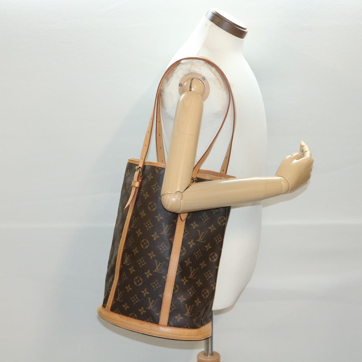 LOUIS VUITTON Monogram Bucket GM Shoulder Bag M42236 LV Auth 38360