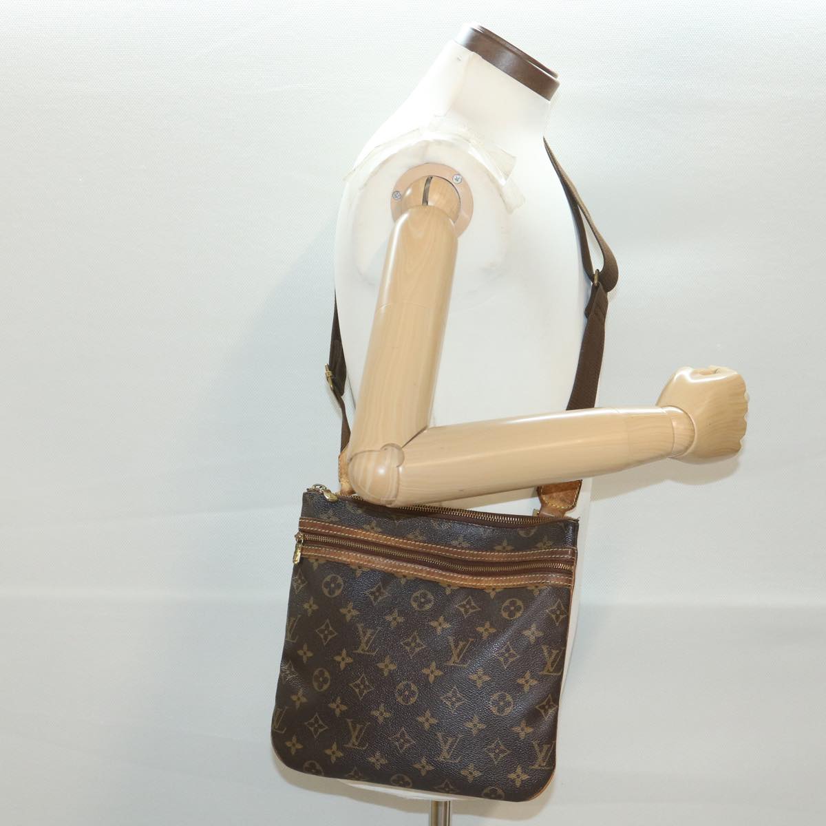 LOUIS VUITTON Monogram Pochette Bosphore Shoulder Bag M40044 LV Auth 38382