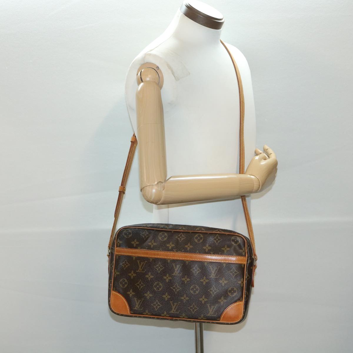 LOUIS VUITTON Monogram Trocadero 30 Shoulder Bag M51272 LV Auth 38434