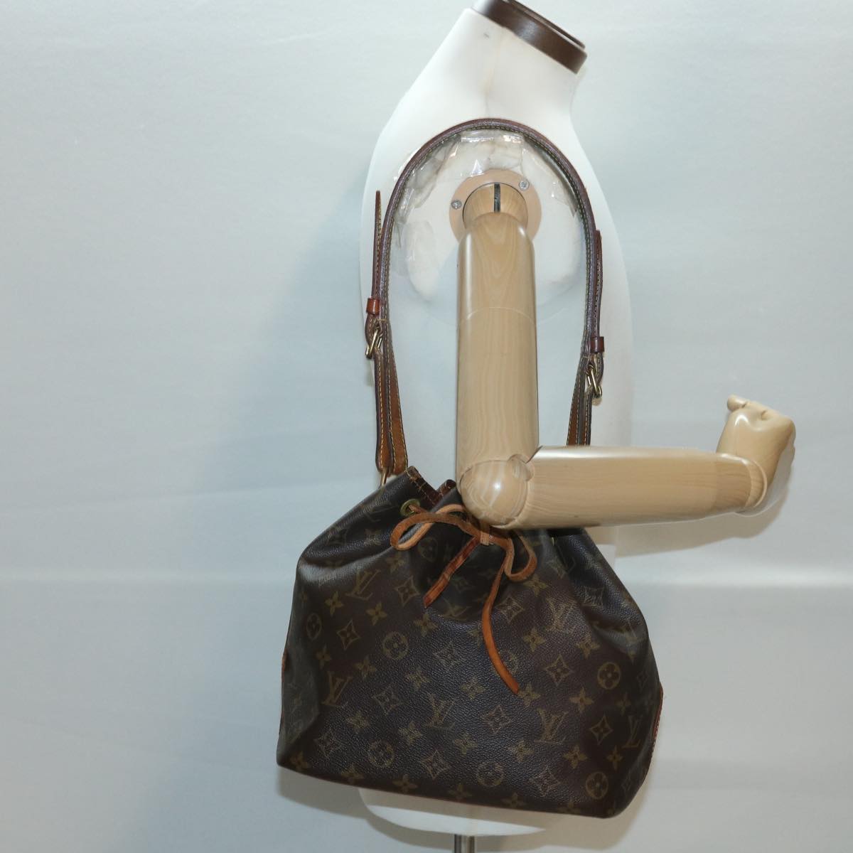 LOUIS VUITTON Monogram Petit Noe Shoulder Bag M42226 LV Auth 38539