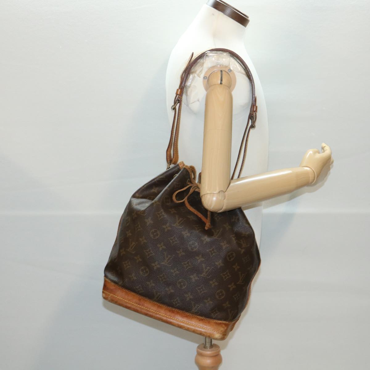 LOUIS VUITTON Monogram Noe Shoulder Bag M42224 LV Auth 38566