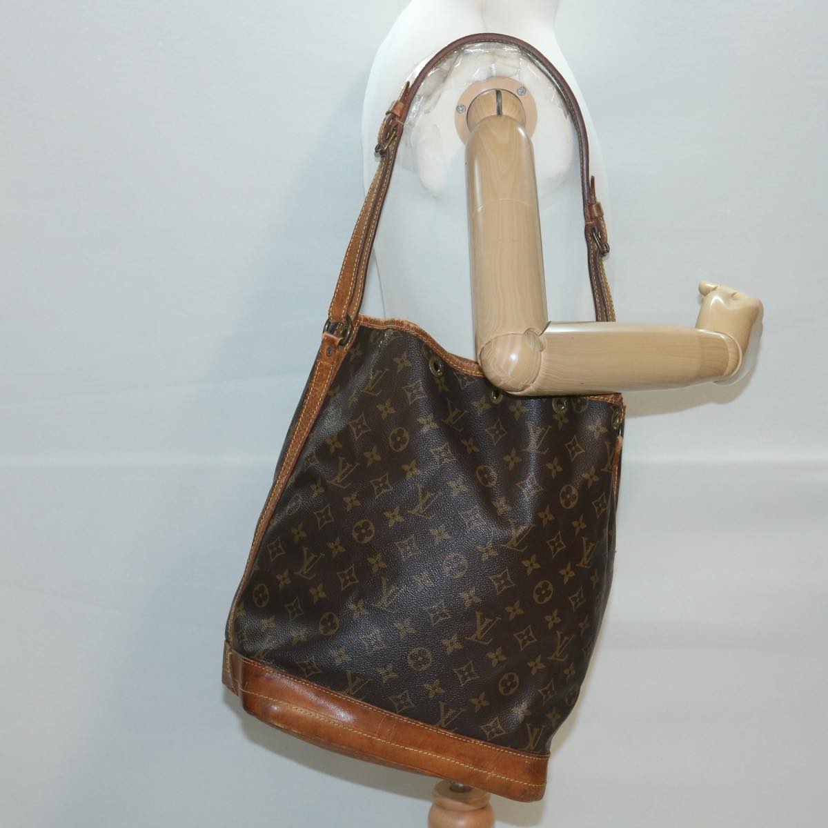 LOUIS VUITTON Monogram Noe Shoulder Bag M42224 LV Auth 38597