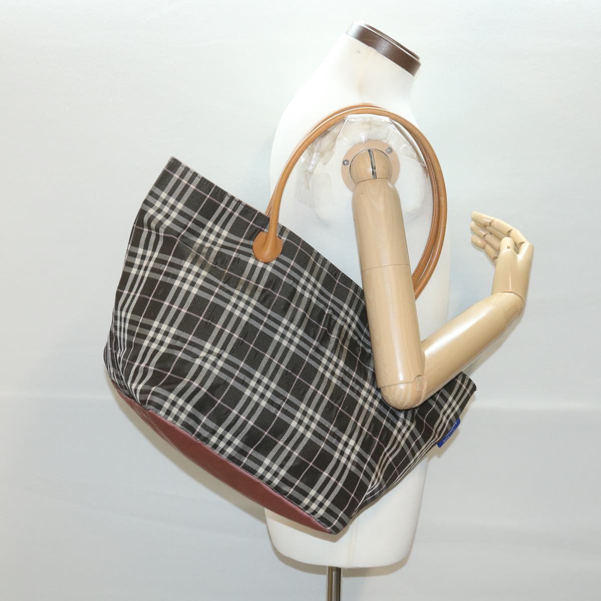 BURBERRY Nova Check Shoulder Bag Nylon Brown Auth 38662