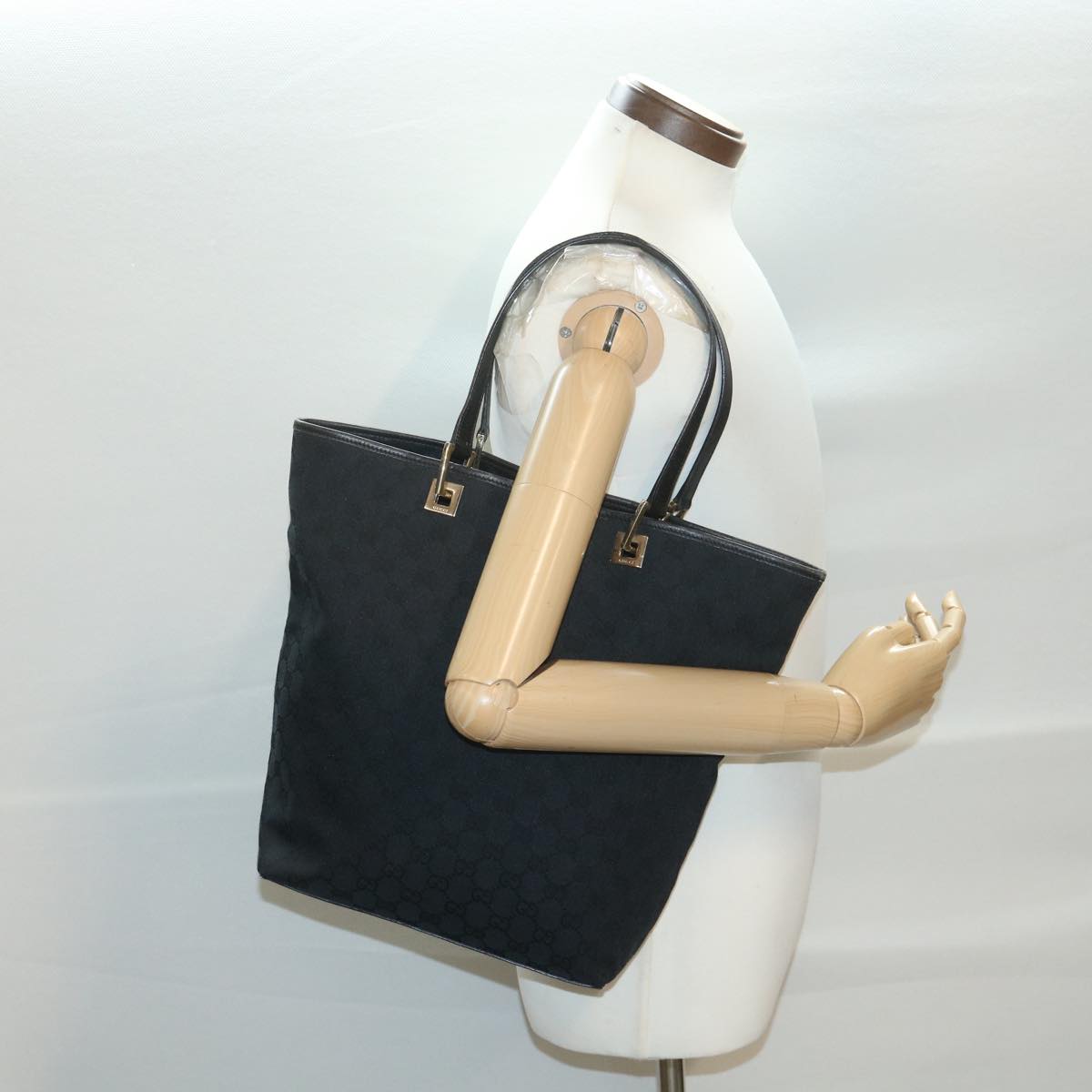 GUCCI GG Canvas Shoulder Bag Black 002.1098 1705 Auth 38671