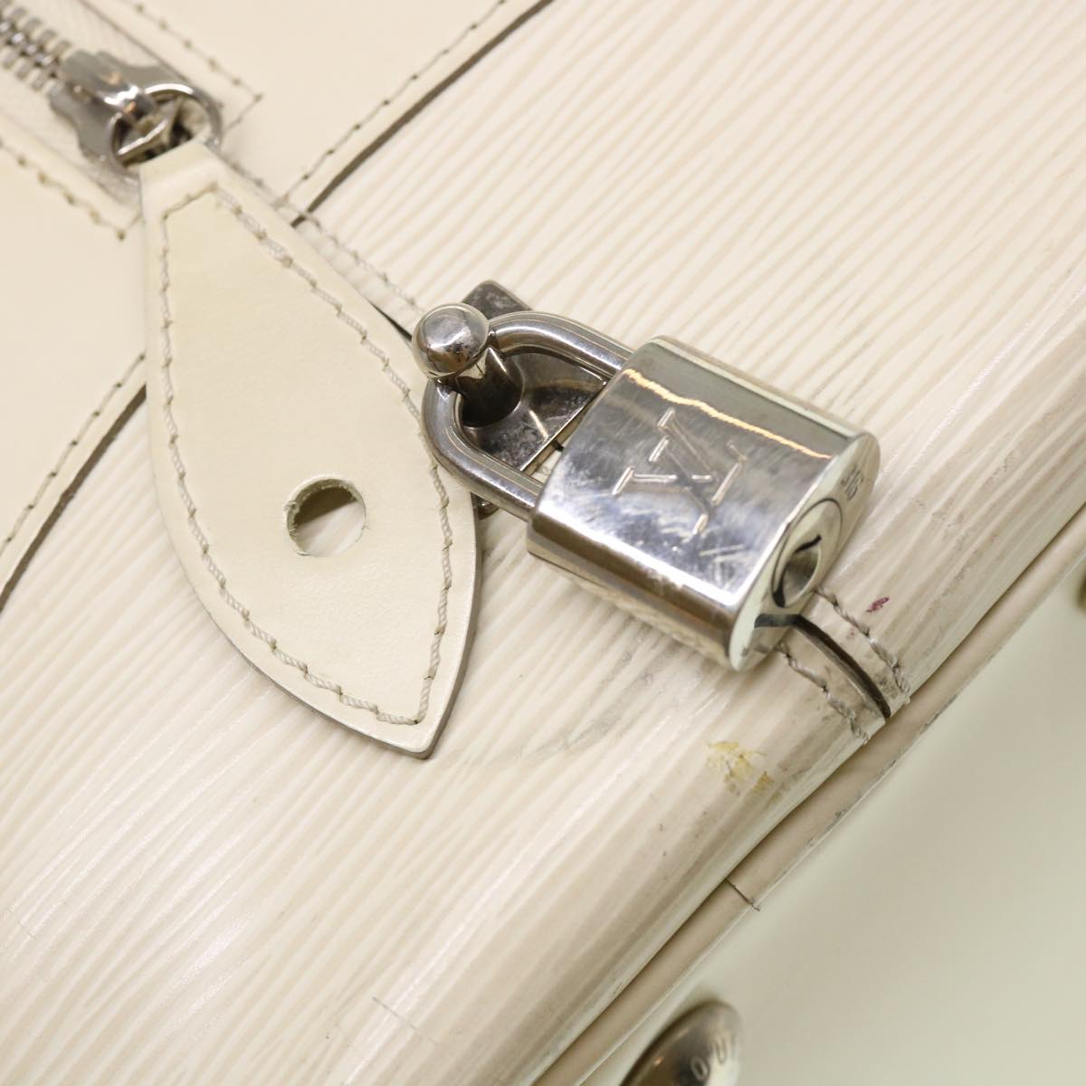 LOUIS VUITTON Epi Boring Montaigne GM Hand Bag White M5931J LV Auth 38835