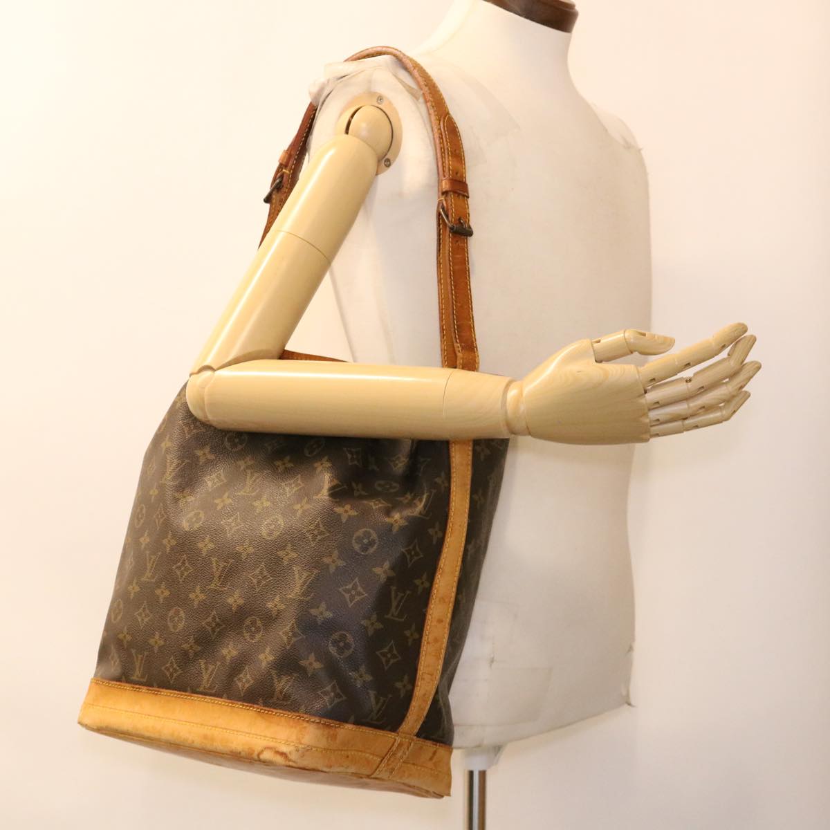 LOUIS VUITTON Monogram Noe Shoulder Bag M42224 LV Auth 38967