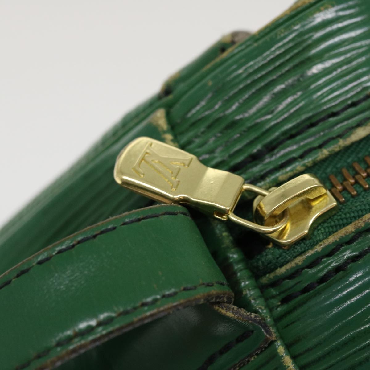 LOUIS VUITTON Epi June Feuille Shoulder Bag Green M52154 LV Auth 38974