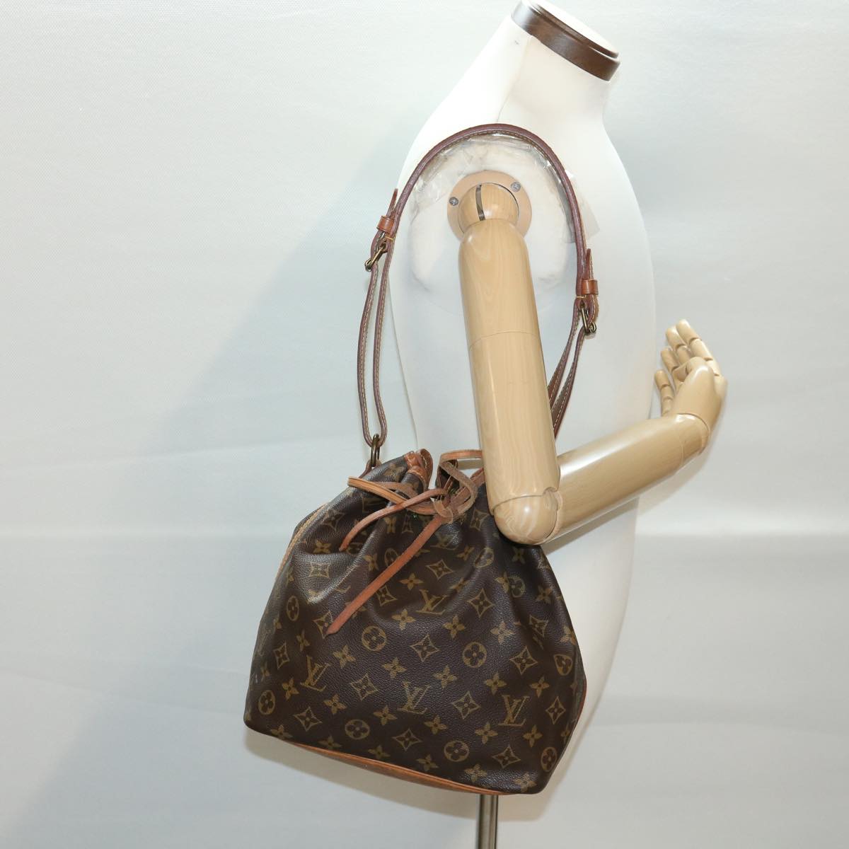 LOUIS VUITTON Monogram Petit Noe Shoulder Bag M42226 LV Auth 39014