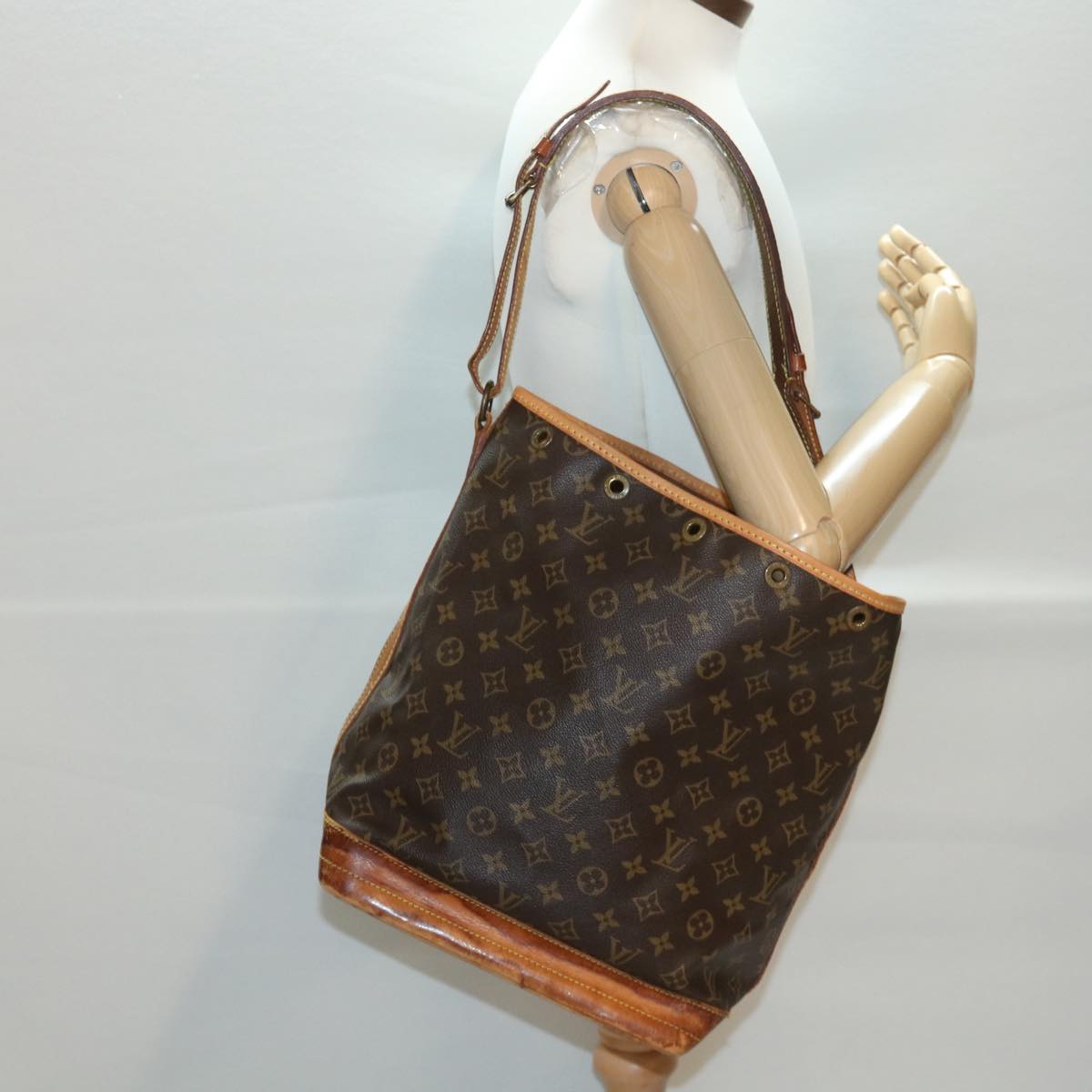 LOUIS VUITTON Monogram Noe Shoulder Bag M42224 LV Auth 39083