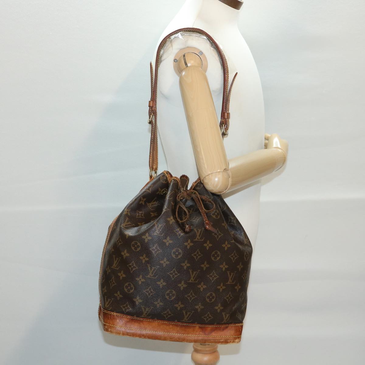 LOUIS VUITTON Monogram Noe Shoulder Bag M42224 LV Auth 39084