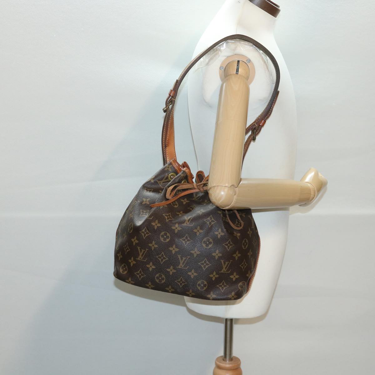 LOUIS VUITTON Monogram Petit Noe Shoulder Bag M42226 LV Auth 39246