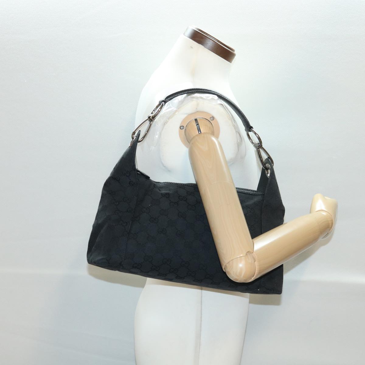 GUCCI GG Canvas Shoulder Bag Black 113023 Auth 39359