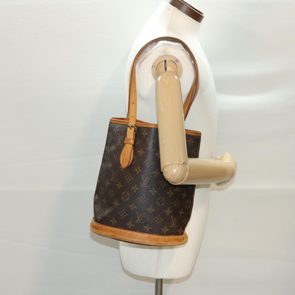 LOUIS VUITTON Monogram Bucket PM Shoulder Bag M42238 LV Auth 39422