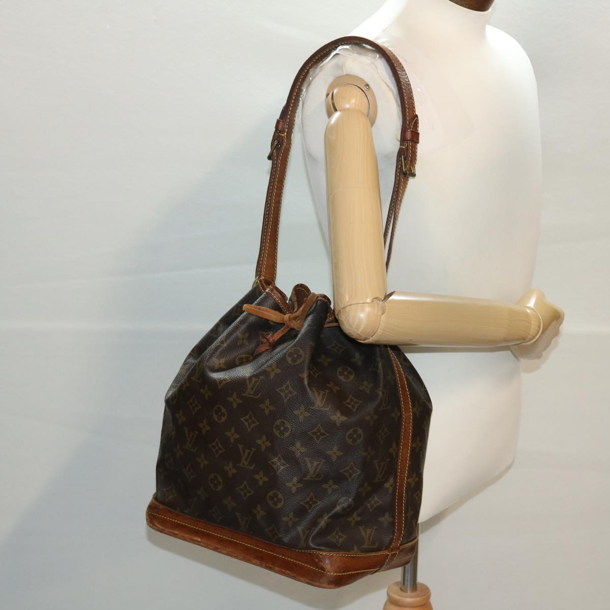 LOUIS VUITTON Monogram Noe Shoulder Bag M42224 LV Auth 39449